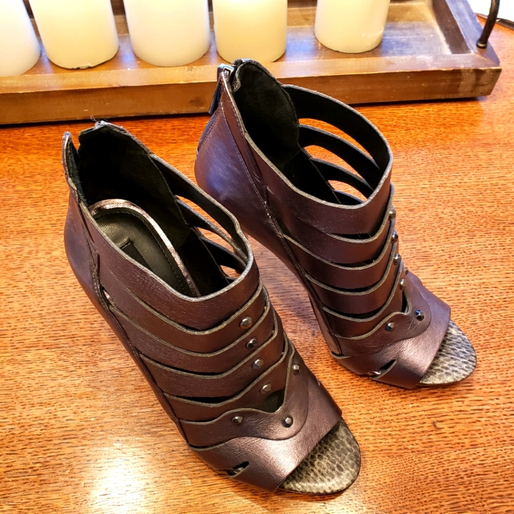 White House Black Market Pumps